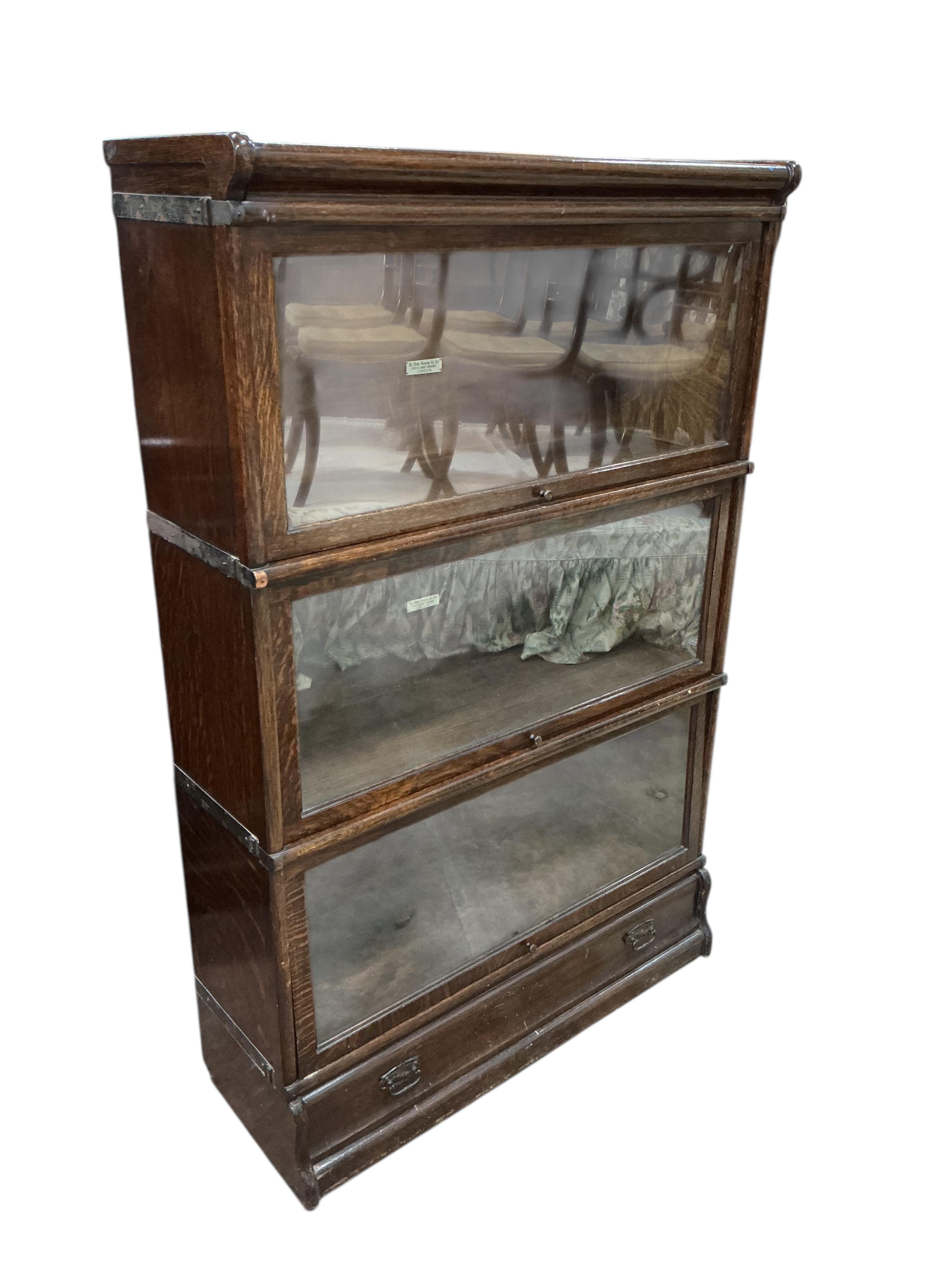 A Globe Wernicke oak three section bookcase, width 86cm, depth 31cm, height 134cm